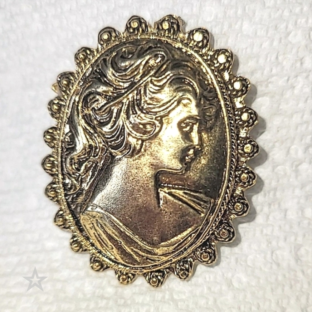 CAMEO PIN BROOCH ALL GOLDTONE METAL - VINTAGE ELEGANCE GOLDTONE